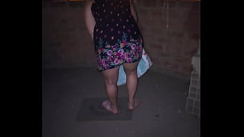 LEVANTO FALDA DE MADURA VENEZOLANA EN LAS CALLES DE LIMA