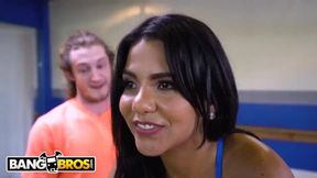 This Bitch Fells good to fuck in the gym with big ass