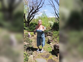 MAMA Shares some LARGE TIT ONLYFAN Content