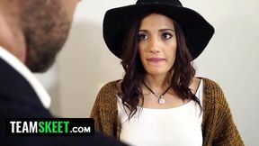 Sexy Latina Persuades Realtor With Her Pussy