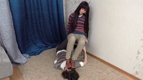 Feet in leopard smelly socks are right on pretty face, lec253h 720p