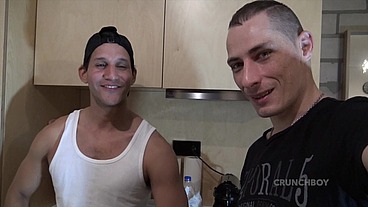 UN BEL HETERO LATINO LUI BAISE SON CUL