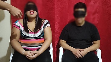 Le pagamos 100 $ a una pareja de casada para jugar el juego del test a ver si adivina que tienen en su boca la chica le poner los cuerno con el modelo del juego terminan follando parte 1/2