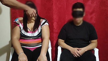 Le pagamos 100 $ a una pareja de casada para jugar el juego del test a ver si adivina que tienen en su boca la chica le poner los cuerno con el modelo del juego terminan follando parte 1/2