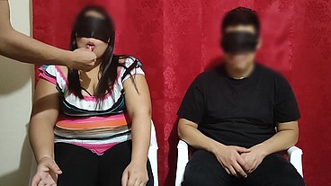 Le pagamos 100 $ a una pareja de casada para jugar el juego del test a ver si adivina que tienen en su boca la chica le poner los cuerno con el modelo del juego terminan follando parte 1/2