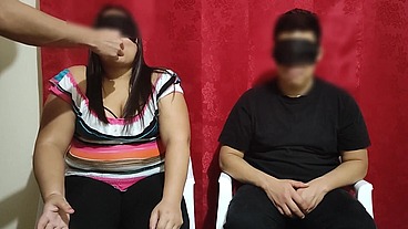 Le pagamos 100 $ a una pareja de casada para jugar el juego del test a ver si adivina que tienen en su boca la chica le poner los cuerno con el modelo del juego terminan follando parte 1/2