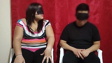 Le pagamos 100 $ a una pareja de casada para jugar el juego del test a ver si adivina que tienen en su boca la chica le poner los cuerno con el modelo del juego terminan follando parte 1/2
