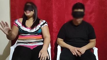 Le pagamos 100 $ a una pareja de casada para jugar el juego del test a ver si adivina que tienen en su boca la chica le poner los cuerno con el modelo del juego terminan follando parte 1/2