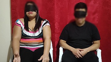 Le pagamos 100 $ a una pareja de casada para jugar el juego del test a ver si adivina que tienen en su boca la chica le poner los cuerno con el modelo del juego terminan follando parte 1/2