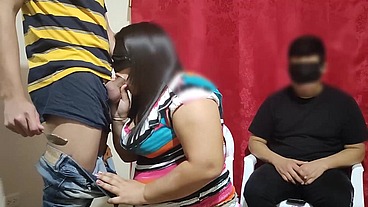 Le pagamos 100 $ a una pareja de casada para jugar el juego del test a ver si adivina que tienen en su boca la chica le poner los cuerno con el modelo del juego terminan follando parte 1/2