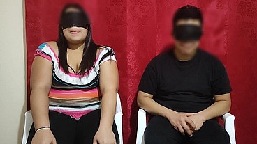 Le pagamos 100 $ a una pareja de casada para jugar el juego del test a ver si adivina que tienen en su boca la chica le poner los cuerno con el modelo del juego terminan follando parte 1/2