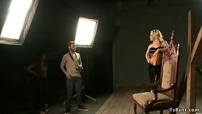 TS model anal fucks photographer