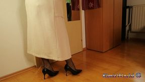 High Heels & Nylon Stockings – Dangling & Shoeplay in Cream Robe