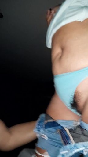 Después de la fiesta termino cogiendo con mi suegro en su habitación.