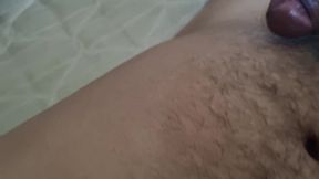 chupando o pau grosso do vizinho e logo o leite se fez derramado.