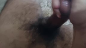 chupando o pau grosso do vizinho e logo o leite se fez derramado.