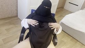 Busty Arab MILF with Huge Juggs Fingers Her Juicy Cunt