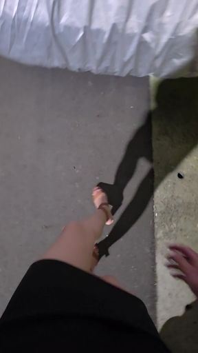 办公室女郎穿高跟鞋户外射精