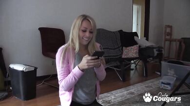 Zoey Monroe Has Her Pussy Filled Full Of Jizz