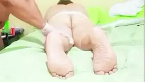 COUGAR gets a foot massage and next her pussy licked