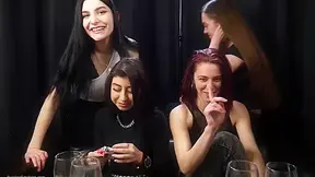 Smoking Kisses Party With 4 Chicks