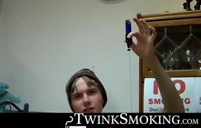 Straight jocks Billy da Kidd and Axel fires up smoke and start their cock rocking con
