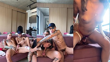 Gravei com esse casal de namorados que estavam passando mal então fiz meu job de enfermeira e um belo striptease