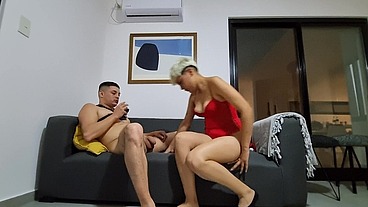 Mesera Argentina Tiene Sexo Con un Desconocido