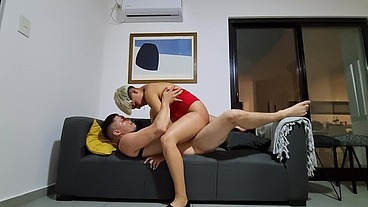 Mesera Argentina Tiene Sexo Con un Desconocido