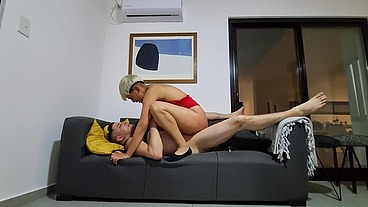 Mesera Argentina Tiene Sexo Con un Desconocido
