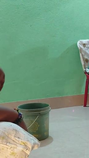 ITNE DINO BAAD KAAMWALI BAI KO CHODNE KA MOUKA MILA   Clip 2