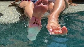 Perfect Pedicures In The Pool (MP4 HD)
