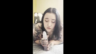 OnlyFans Girlfriend Annoying you while Gaming