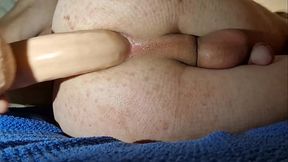 Femboy fode vibrador melhor do que uma garota