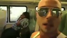 Chupando o namorado na Van.