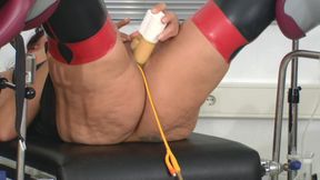 Enjoying my own pee - Kinky masturbation