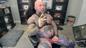 Jerking off in Leather/Smoking a Cigar!
