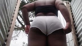 Outdoor beach changing room scene with big ass&#x1F351; Latina caught on camera