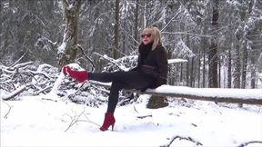 walking with 6 Inch platform ankle boots on snow and ice - full clip - (1280x720*wmv)