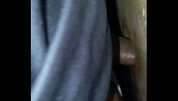 COMENDO UM RABO NO BURACO DA GLORIA