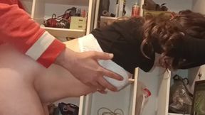 Doveva aiutarmi a sistemare la cantina &mdash;  e invece mi ha sistemato a pecora