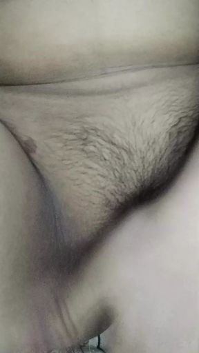 desi girl alone at home pussy fingaring..