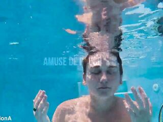 UNDERWATER BANG GOLDEN SHOWER FACIAL for AUSTRALIAN HONEY