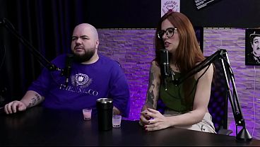 FOI CHAMADO PRA ENTRAR NA BRINCADEIRA DO S3X0 - BELLA RUIVA &amp_ VINICIUS (MOAI TV)