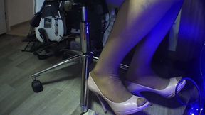legs in nylon and new shoes