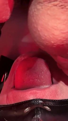 Bi-blowjob: Cum and Piss