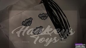 the kinky slut queen  dark dea  stretched her horny pussy with giant  seahorse  xl of  mrhankey stoys  (extreme insertion-fetish-femdom) full version