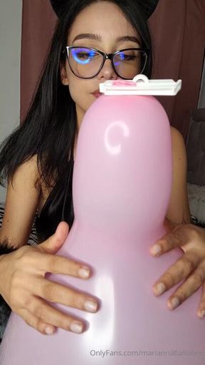 ASMR playing with the neck of an unpopped balloon