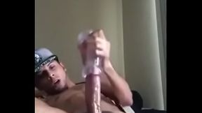 Dotado na punheta com um acessorio  top