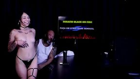 Safada faz stripper ficando toda pelada com os peitos e a buceta de fora ap&oacute_s falar que seu cu &eacute_ reservado - Paty Raven (WATCH ON: SHEER/RED)